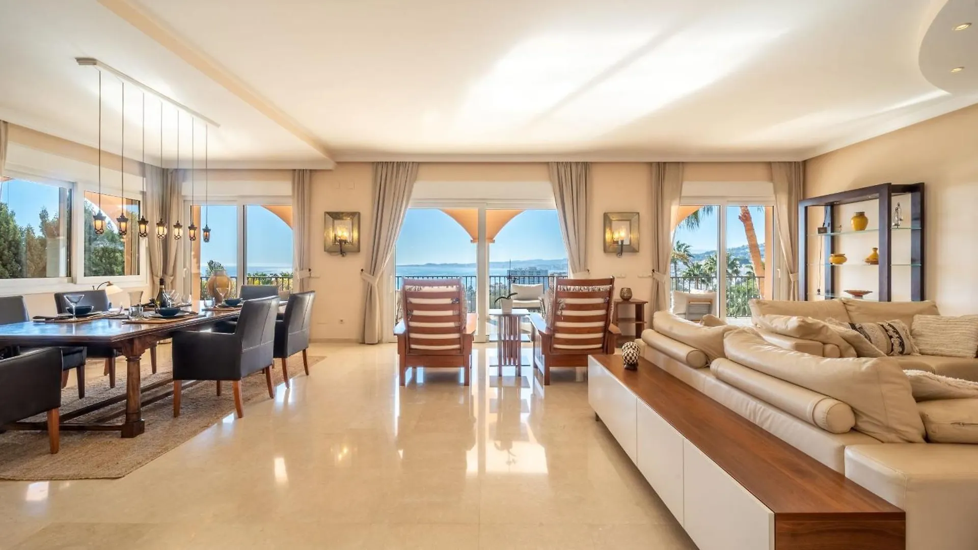 Beachside Villa With Panoramic Sea Views Benalmadena