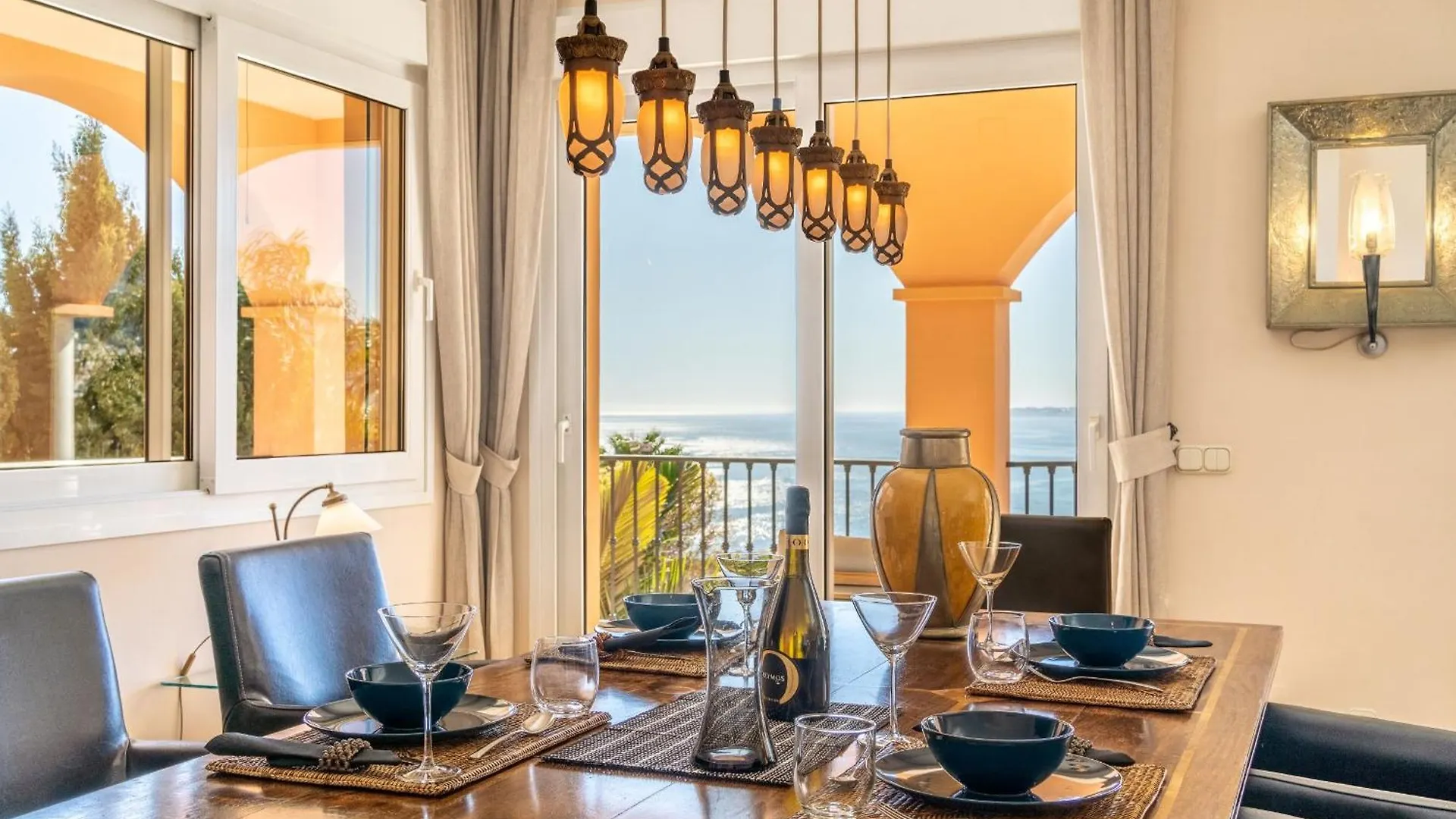 Beachside Villa With Panoramic Sea Views Benalmadena