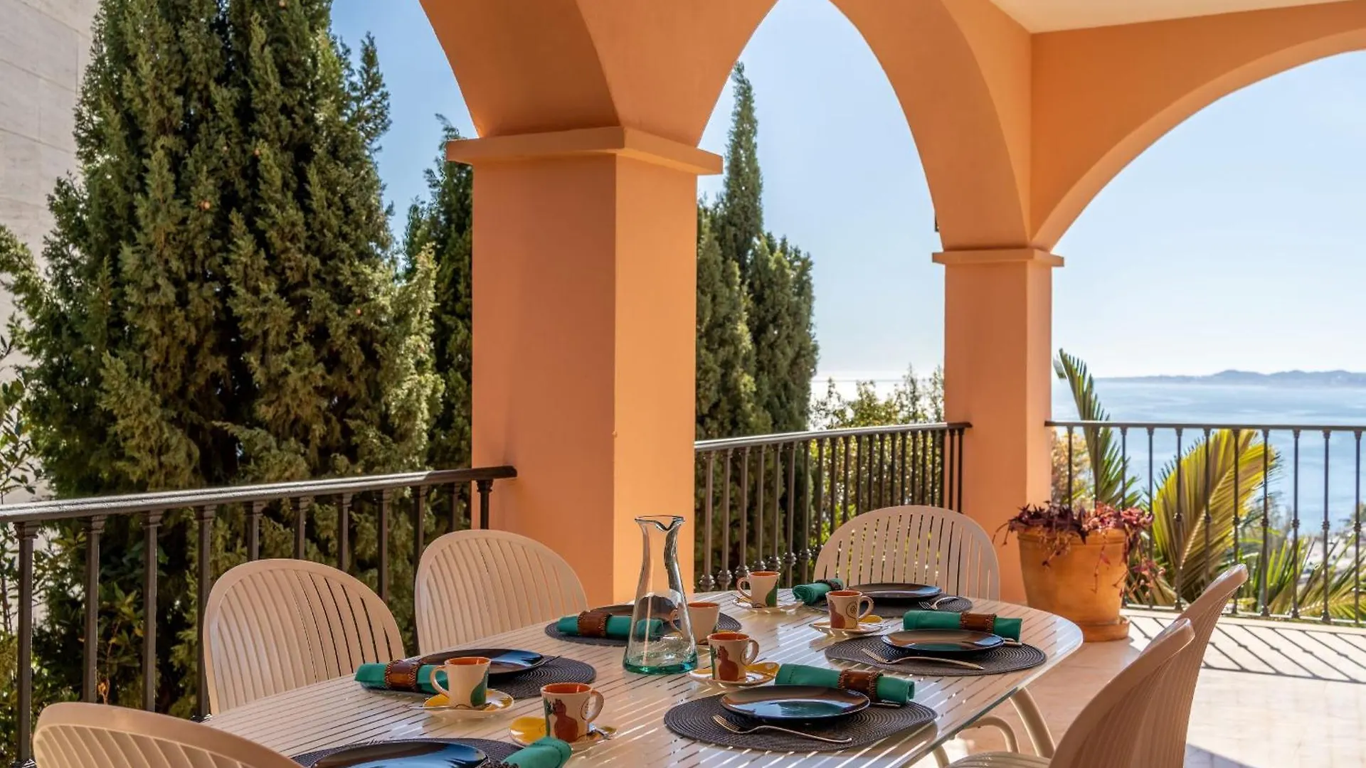 Beachside Villa With Panoramic Sea Views Benalmadena