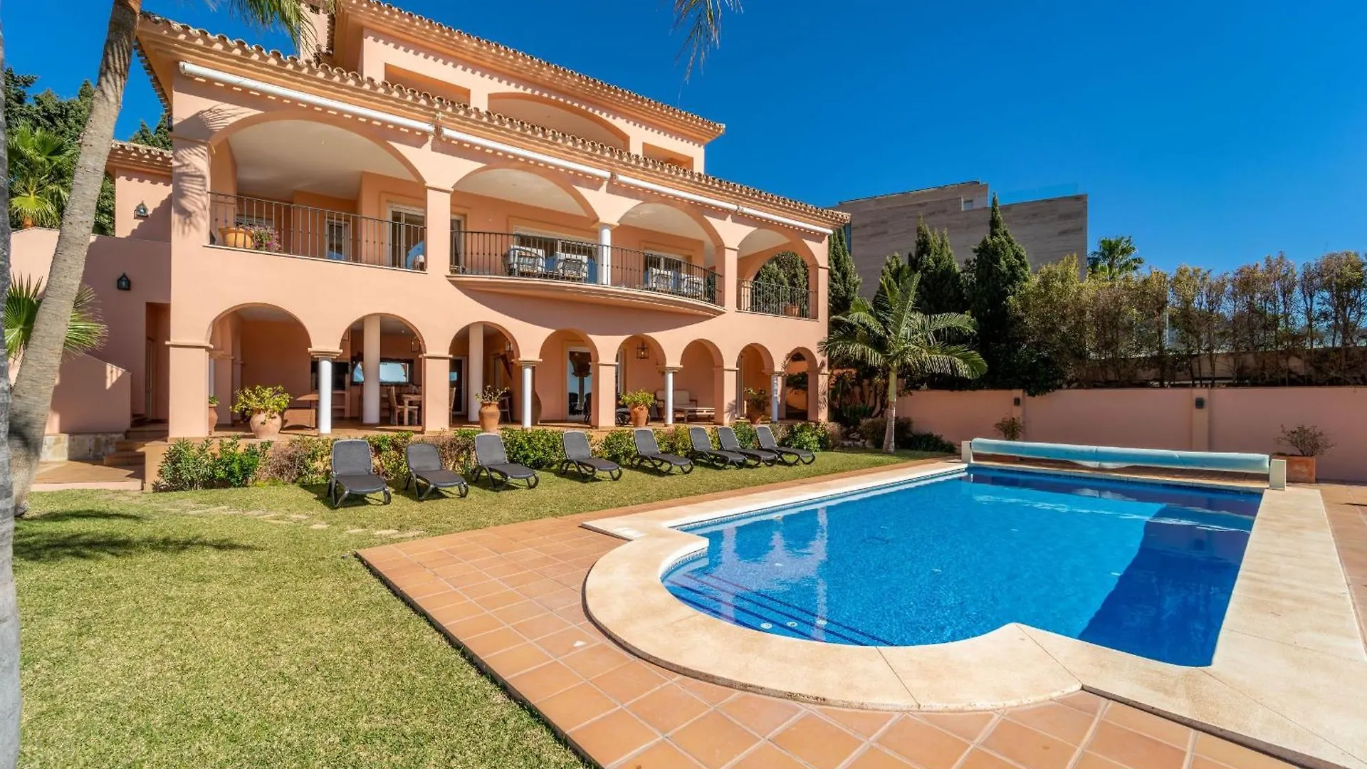 Beachside Villa With Panoramic Sea Views Benalmadena Spain