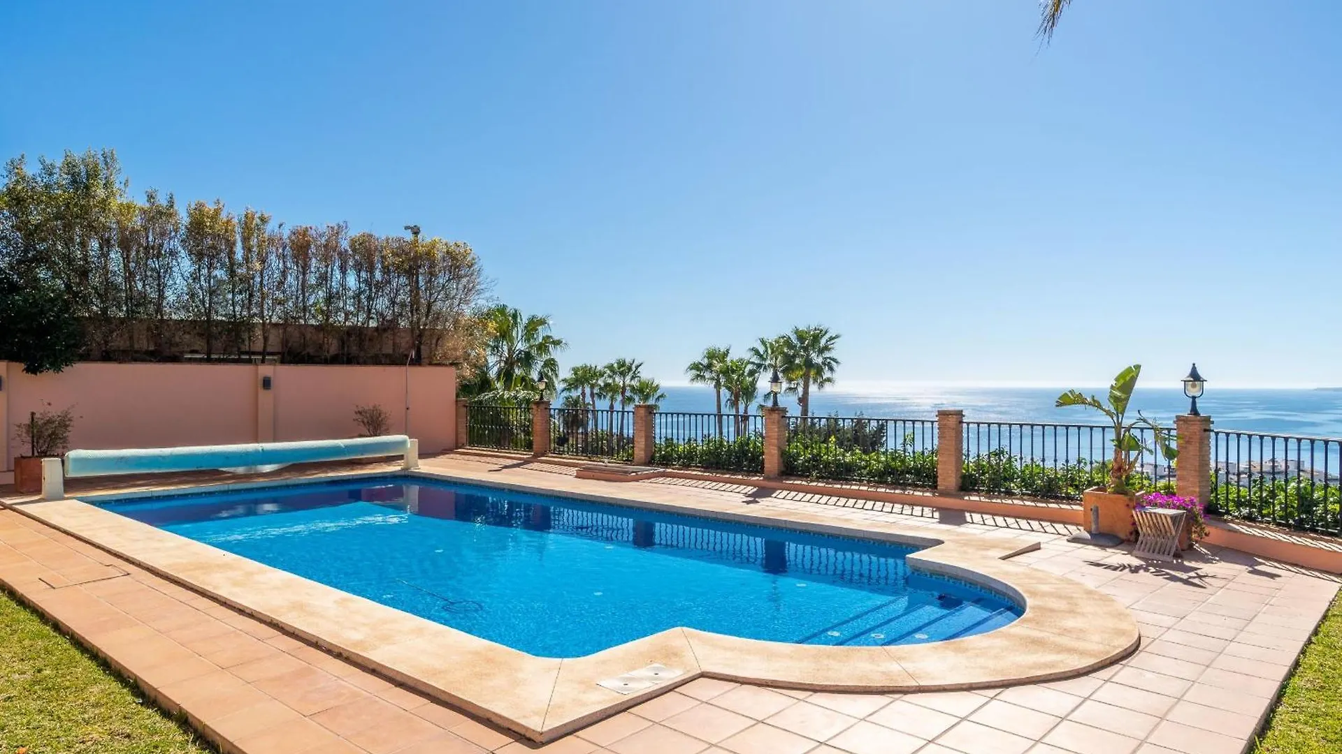 Beachside Villa With Panoramic Sea Views Benalmadena
