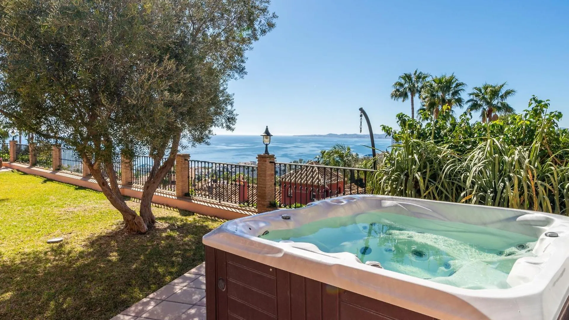 Beachside Villa With Panoramic Sea Views Benalmadena