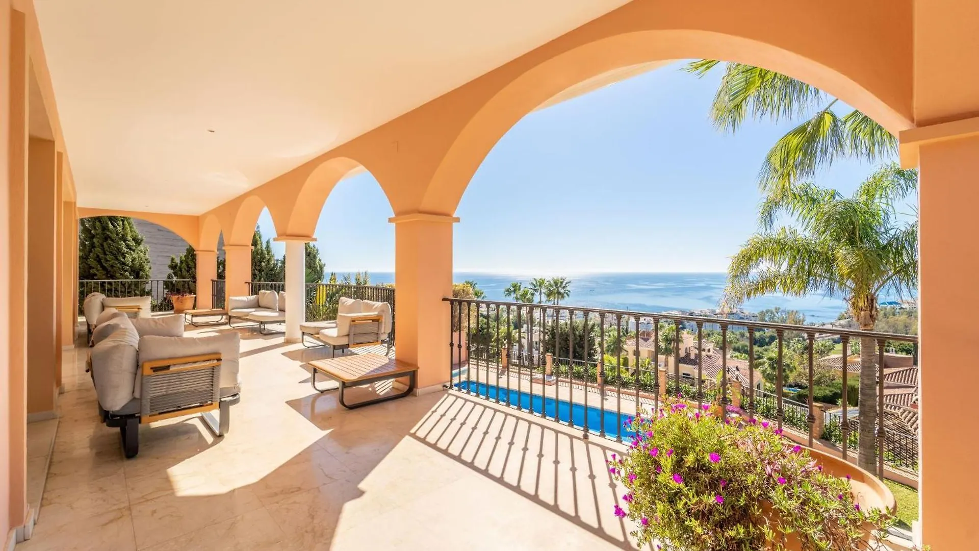 Beachside Villa With Panoramic Sea Views Benalmadena