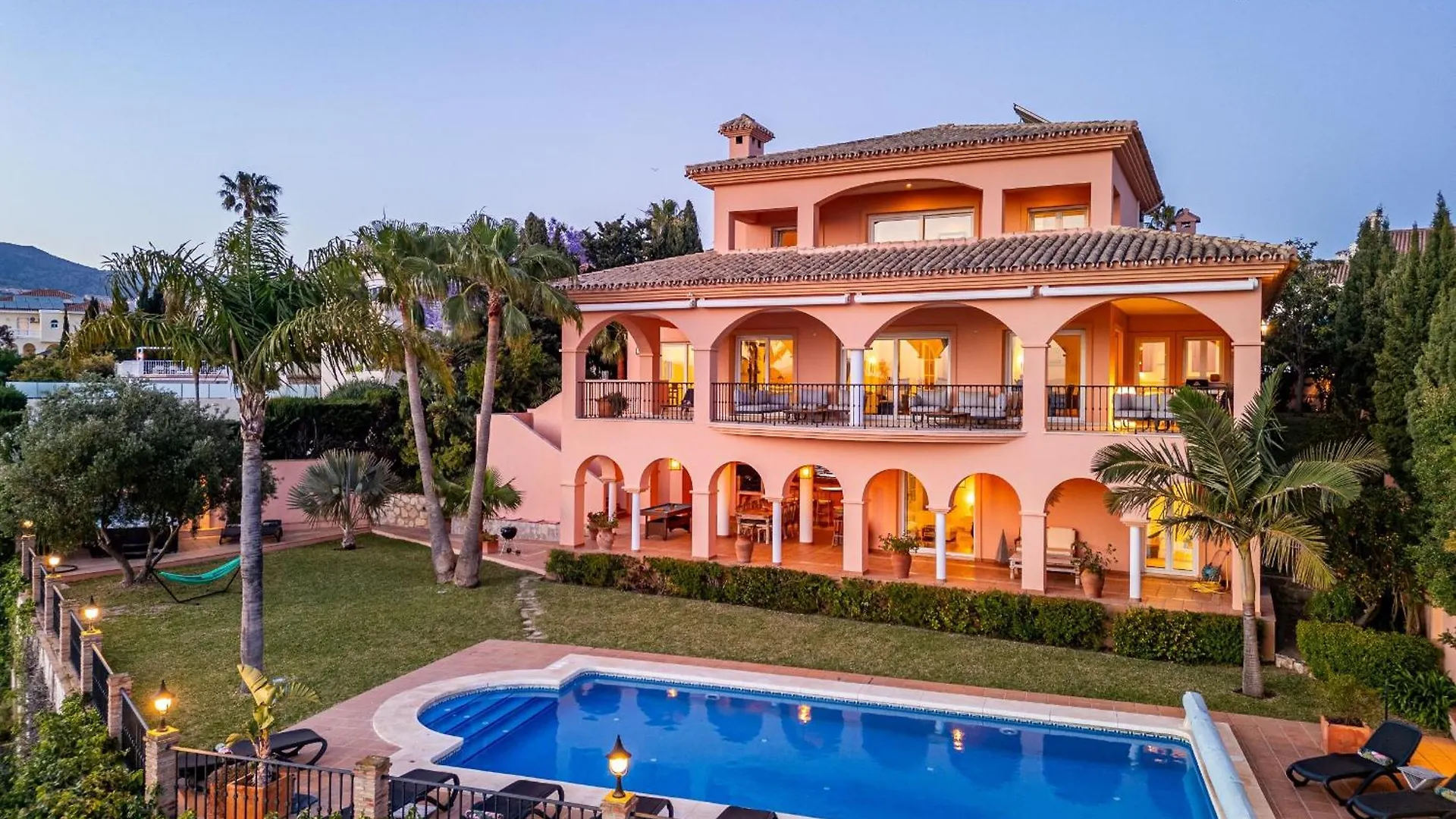 Beachside Villa With Panoramic Sea Views Benalmadena
